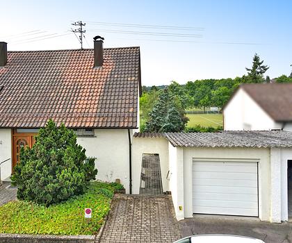 Split-Level-DHH mit Garten, Garage & Ausbaupotenzial in ruhiger Lage von Heilbronn-Kirchhausen