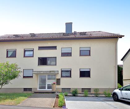 Modernisierte 3-Zimmerwohnung, Balkon mit Gartenzugang und Garage