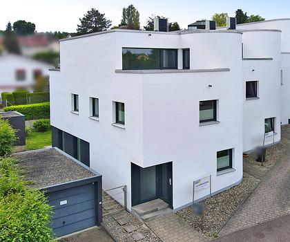 Lichtdurchflutetes Reihenendhaus auf dem Sonnenberg – mit Blick, Platz & Stil - sofort bezugsbereit