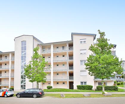 Kapitalanlage mit Potenzial: 2-Zimmer-Wohnung mit Aufzug und Stellplatz in grüner Lage
