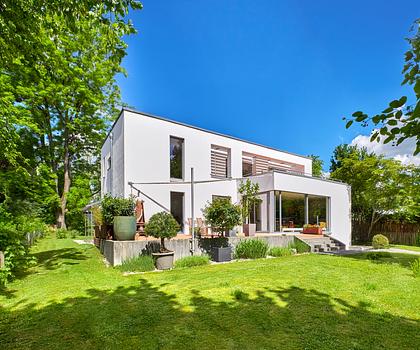 Den Pilsensee vor der Tür: Stilvolles Architektenhaus mit Wärmepumpe und PV