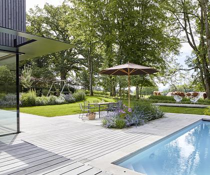 Hochklassige Architektenvilla mit offener Galerie, Seeblick und Pool