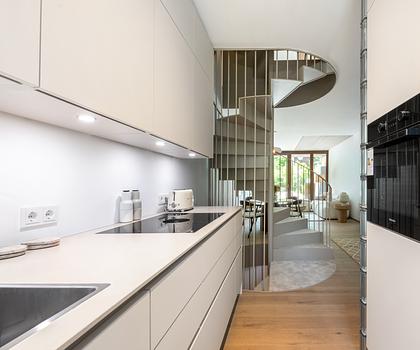 Neubau: Mittelhaus in idyllischer Lage am Starnberger See