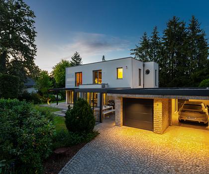 Design-Domizil mit Spa-Bereich und hochklassiger Ästhetik in begehrtester Villenlage