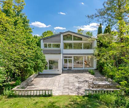 Idyll mit Zugang zur Amper: Einfamilienhaus mit weiterem Baurecht auf dem Grundstück