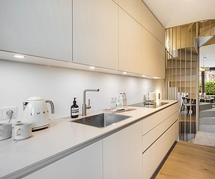 Neubau: Mittelhaus mit Garten in traumhafter Lage