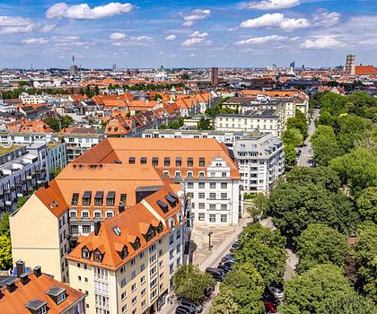 Edle 4-Zimmer-Wohnung in historischem Stadtpalais mit Concierge-Service