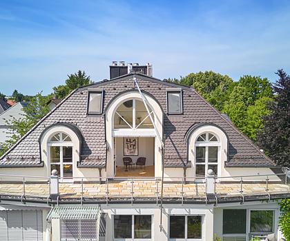 Lift direkt in die Wohnung: Großzügiges Penthouse mit Kamin und 3 Dachterrassen