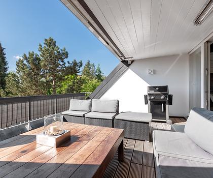 Lichterfüllte Penthouse-Wohnung mit Haus-im-Haus-Charakter und Westterrasse