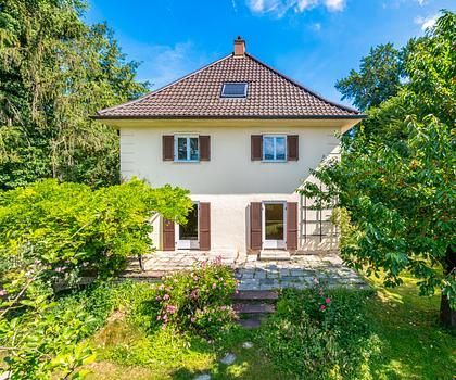 Mit Potenzial zur Familienvilla: Charmantes, geräumiges Einfamilienhaus von 1929