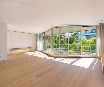 Exklusive 4-Zimmer-Wohnung mit Holzrausch-Maßeinbauten und sonniger Westterrasse