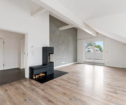 Reizvolle, helle 3-Zimmer-Dachgeschosswohnung mit sonnigem Südbalkon