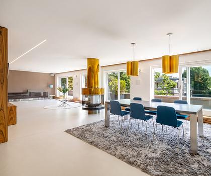 Hochwertig möblierte Penthouse-Wohnung mit blickgeschützter Dachterrasse