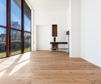 Absolute Ruhe und Alpenblick: soeben modernisiertes Landhaus mit Einliegerwohnung