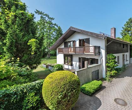 Viel Platz zur Entfaltung: Villa mit Traumgarten und flexiblem Raumkonzept zur Neugestaltung