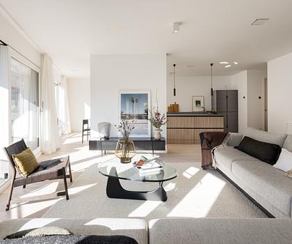 Erstbezug nähe Gärtnerplatz: Sonnige 4-Zimmer-Wohnung in kosmopolitischer Ästhetik
