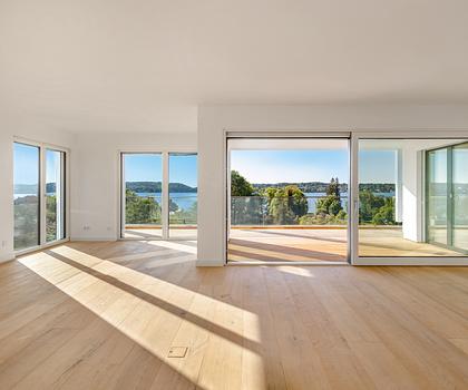 Exzellente Lebensqualität: Herrliche 4-Zimmer-Wohnung mit traumhaftem Balkon und Panorama-Seeblick