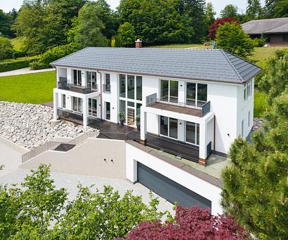 Neubau in Traumlage: Moderne Villa mit hochwertiger Ausstattung, Wellness-Bereich und Panoramablick