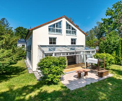 Gepflegtes Einfamilienhaus mit moderner Ausstattung und bis zu neun Zimmern