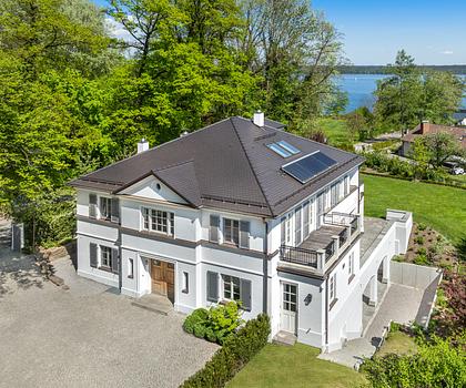 Traumvilla von 2020 im englischen Landhaus-Stil mit Seeblick und Gästewohnung