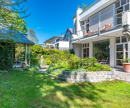 Faszinierendes Architektenhaus mit edler Design-Ästhetik und hinreißendem Garten