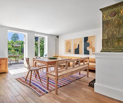 Stillvoll und bezugsbereit: 6-Zimmer-Stadthaus in Gern mit Südgarten und Traumblick