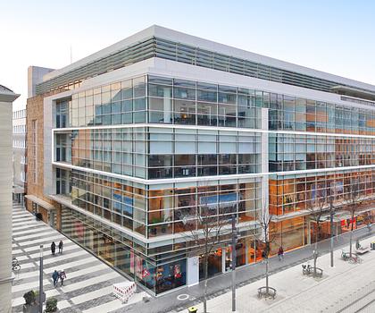 Exklusive und moderne Bürofläche im Richard-Meier-Gebäude an der Einkaufsmeile "Planken"