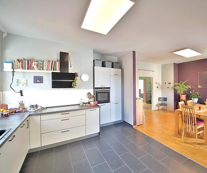Großzügige 4-Zimmer-Wohnung mit 3 Balkonen, Garage und moderner Ausstattung in zentraler Stadtlage