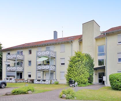 Schönes 1-Zimmer-Apartment im betreuten Wohnen,
voll möbliert, inklusive Stellplatz vorm Haus!