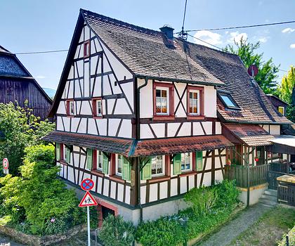 Fachwerkhaus-Liebhaber aufgepasst: Hier verschmelzen 200 Jahre Geschichte mit inspirierendem Wohnen.