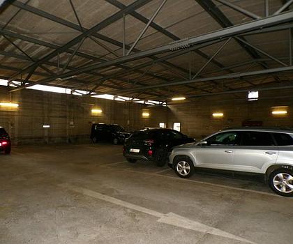 Gewerbehalle (oder Festmietparkplatzhalle) im Herzen von Köln