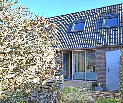 Reihenmittelhaus mit kleinem Garten und Garage in Debstedt