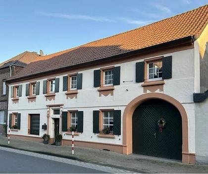 Sanierter Fachwerktraum mit Einliegerwohnung und großem Garten in Schwalmtal