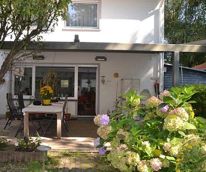 Wuppertal - charmantes Reihenhaus mit schönem Garten und Sauna sucht neuen Wirkungskreis.