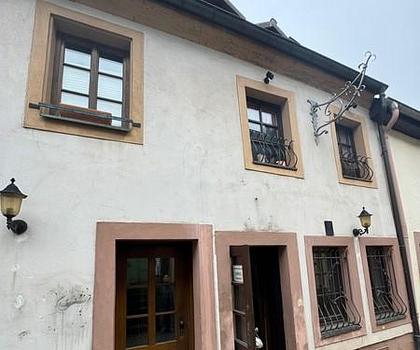 Zinshaus - Lokal mit zus. 4 WE an besonderer Lage - KAPITALANLAGE - sichere Rendite! Denkmal!
