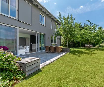 Energieeffizientes, einladendes Architektenhaus mit Einliegerwohnung in naturnaher Traumlage