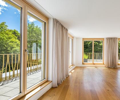 Wohlfühloase am Schlosspark: Elegante, lichterfüllte 3-Zimmer-Wohnung mit Dachterrasse und Parkblick