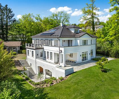 Traumvilla von 2020 im englischen Landhaus-Stil mit Seeblick und Gästewohnung