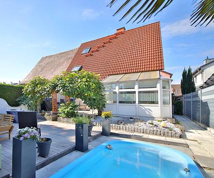 Einfamilienhaus mit Pool und Sauna in Eggenstein