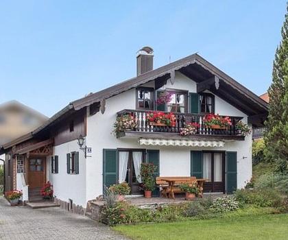 Landhaus mit großem Grundstück in der Region Tegernsee / Verkauf mit unbefristetem Nießbrauch