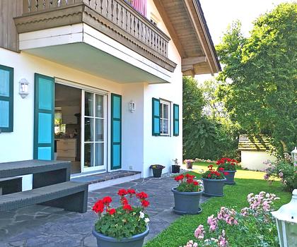 Ansprechendes Zweifamilienhaus mit ELW im Chiemgau
in sehr schöner Lage