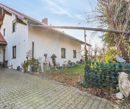 Einfamilienhaus in ruhiger Lage mit großer Doppelgarage