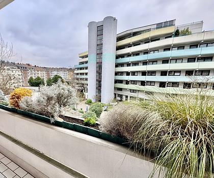 Großzügige Wohnung mit drei Loggias in Top-Lage