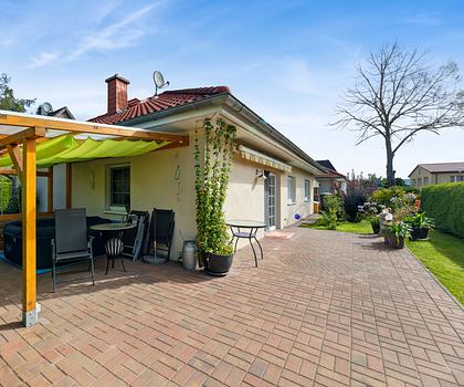 Modernes EFH im Bungalowstil mit idyllischem Garten / Verkauf mit unbefristetem Nießbrauch