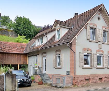 Modernisiertes Einfamilienhaus mit angrenzender Scheune