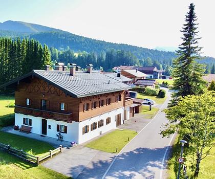 ZFH mit Einliegerwohnung in idyllische Lage und eigenem Wald