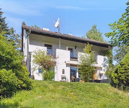 EFH mit kleiner ELW in Icking mit Garten in Ortsrandlage / 7 Zimmer / ca. 915 m² Grundstück
