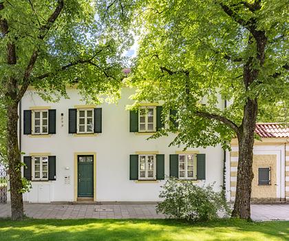Historische Altbauvilla in einmaliger Lage am Nymphenburger Schloss