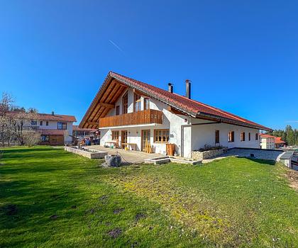 Hochwertiges Wohnen und Arbeiten mit Bergblick und Garten
- Vor den Toren Münchens