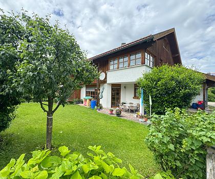 Attraktives Einfamilienhaus mit großem Potential
- Mit Einliegerwohnung
- Zum Eigennutz
